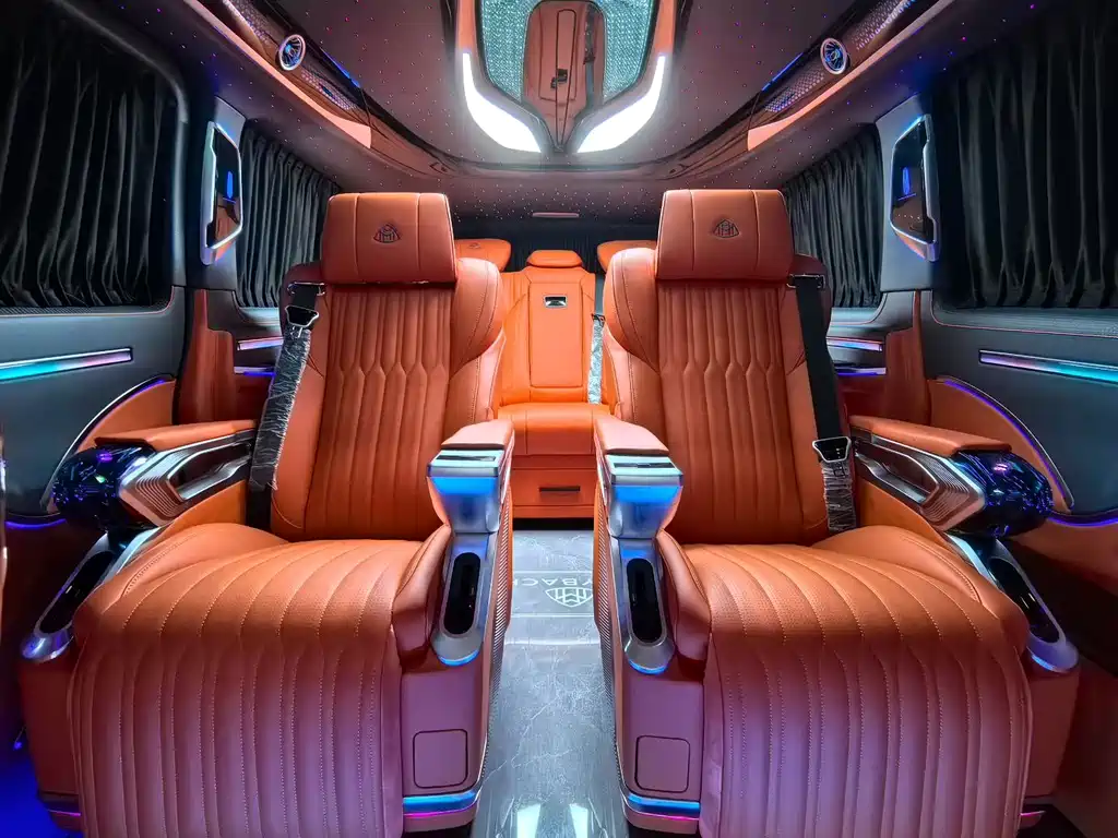 Mercedes-Benz Vito 2023 2.0T Elite 7 мест
