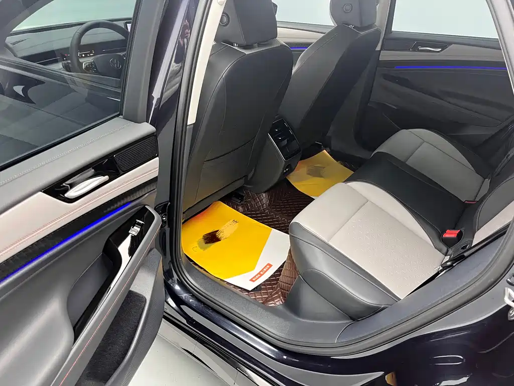 VOLKSWAGEN ID.7 VIZZION