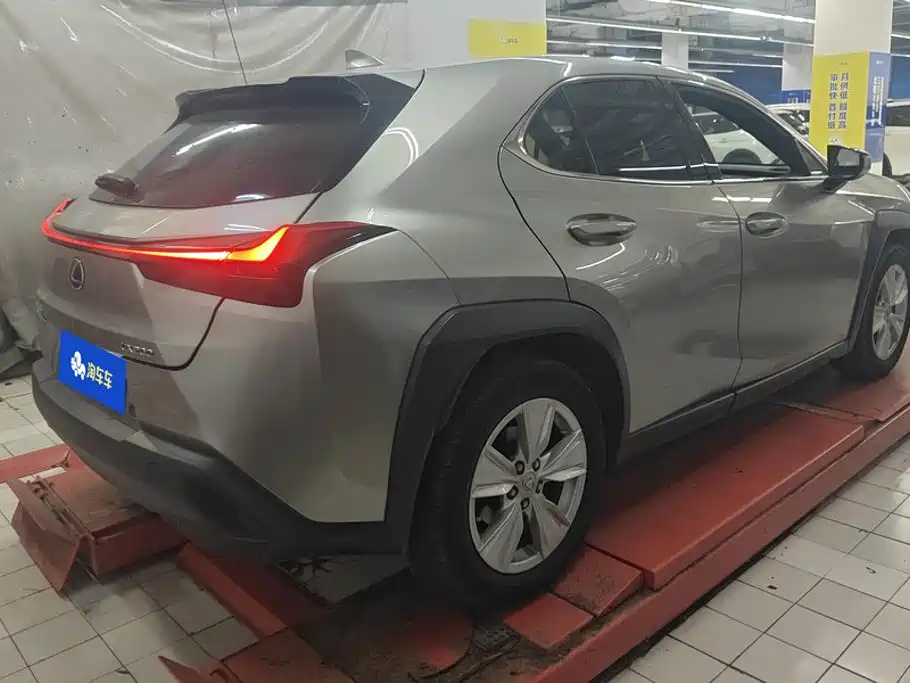 Lexus UX — миниатюра 3
