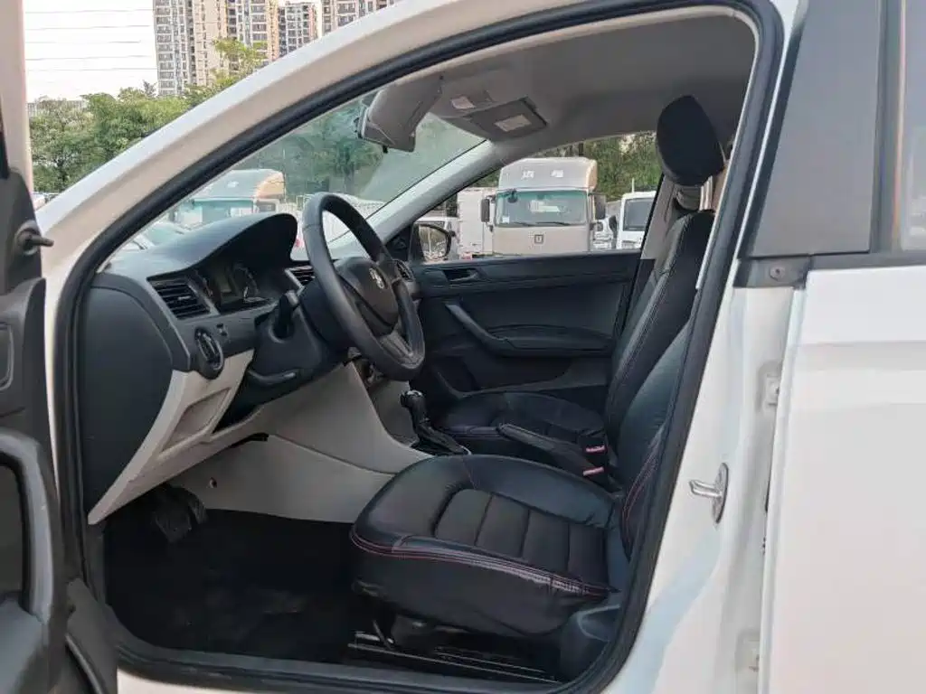 Skoda Rapid — миниатюра 4