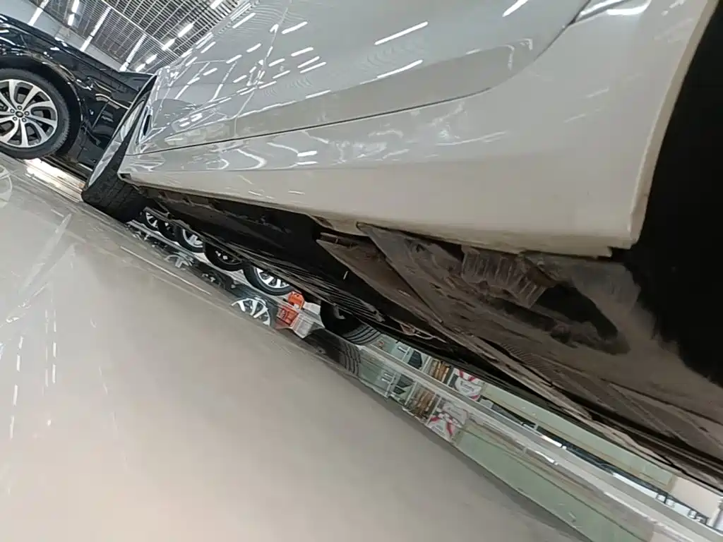 BMW 5 Series New Energy — миниатюра 22