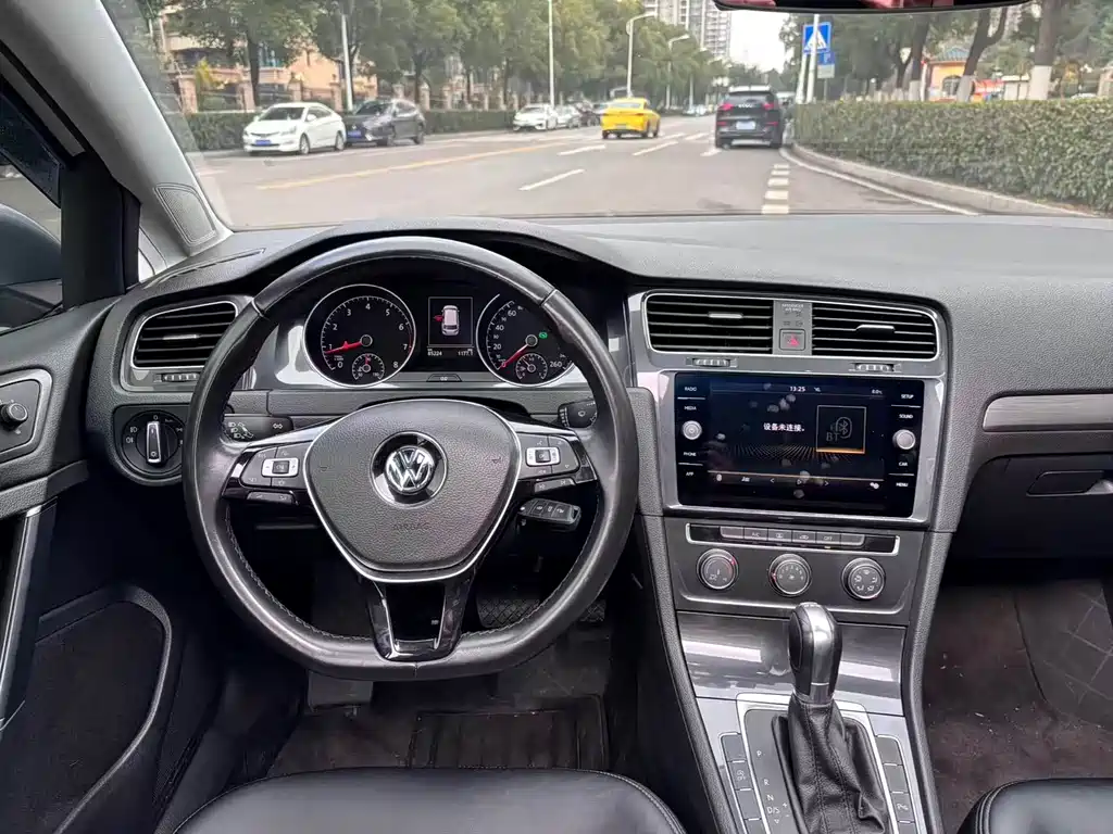 Volkswagen Golf 2019 1.8TSI