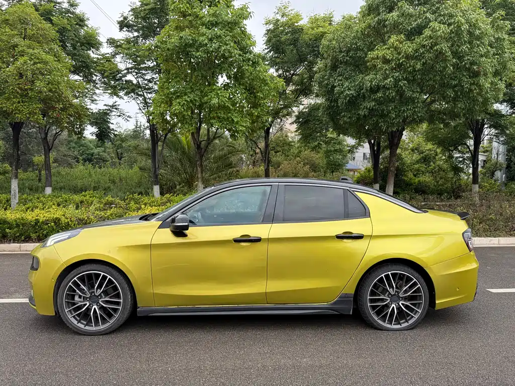 Lynk & Co 03 2019 03+ 2.0TD AT