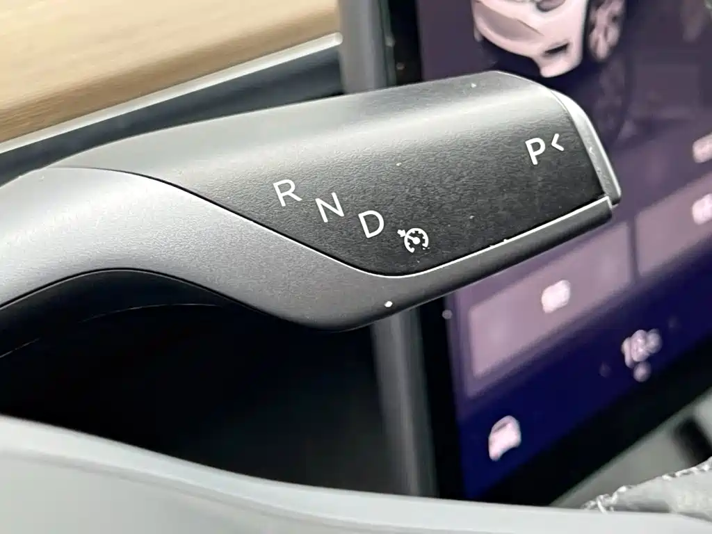Tesla Model Y — миниатюра 17