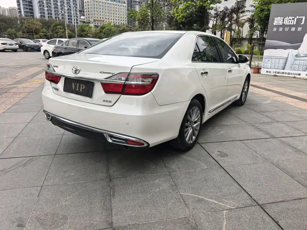 TOYOTA CAMRY