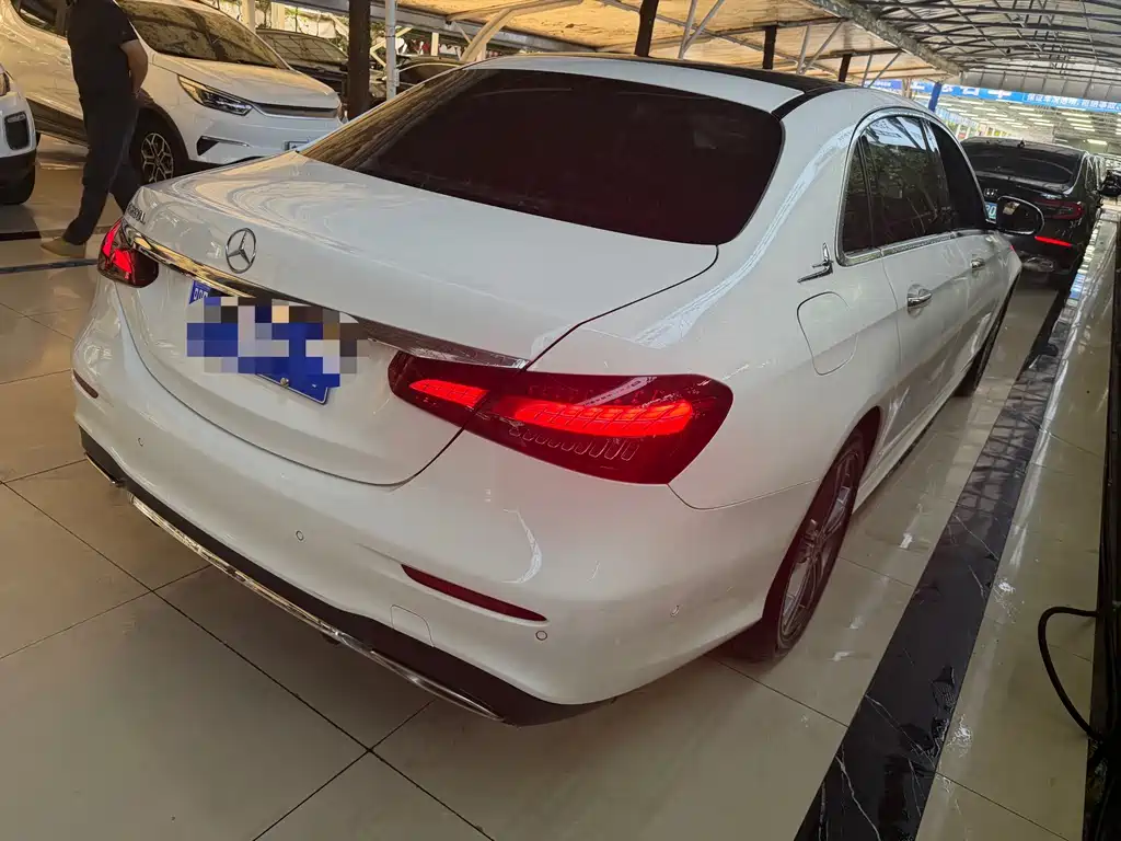 Mercedes-Benz E-Class — миниатюра 3