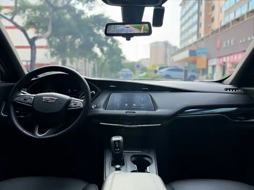 Cadillac XT4 — миниатюра 8