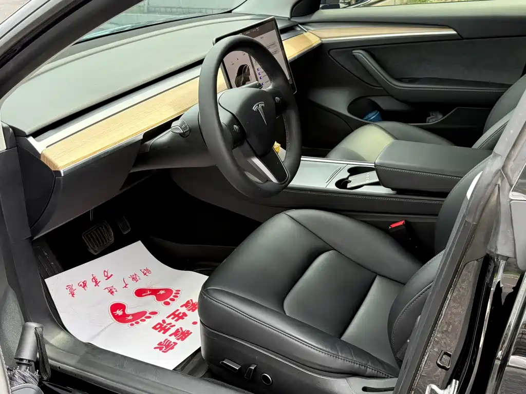 Tesla Model 3 — миниатюра 4