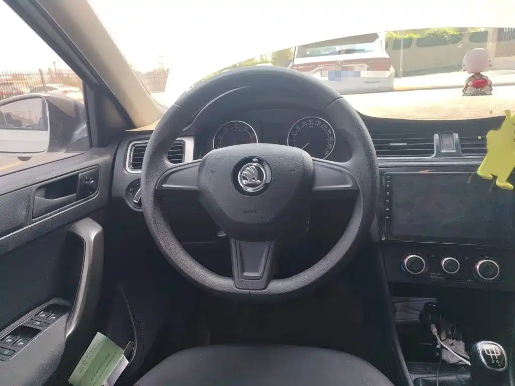 Skoda Rapid Spaceback — миниатюра 3
