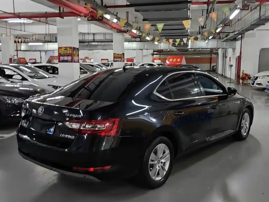 Skoda Superb — миниатюра 10