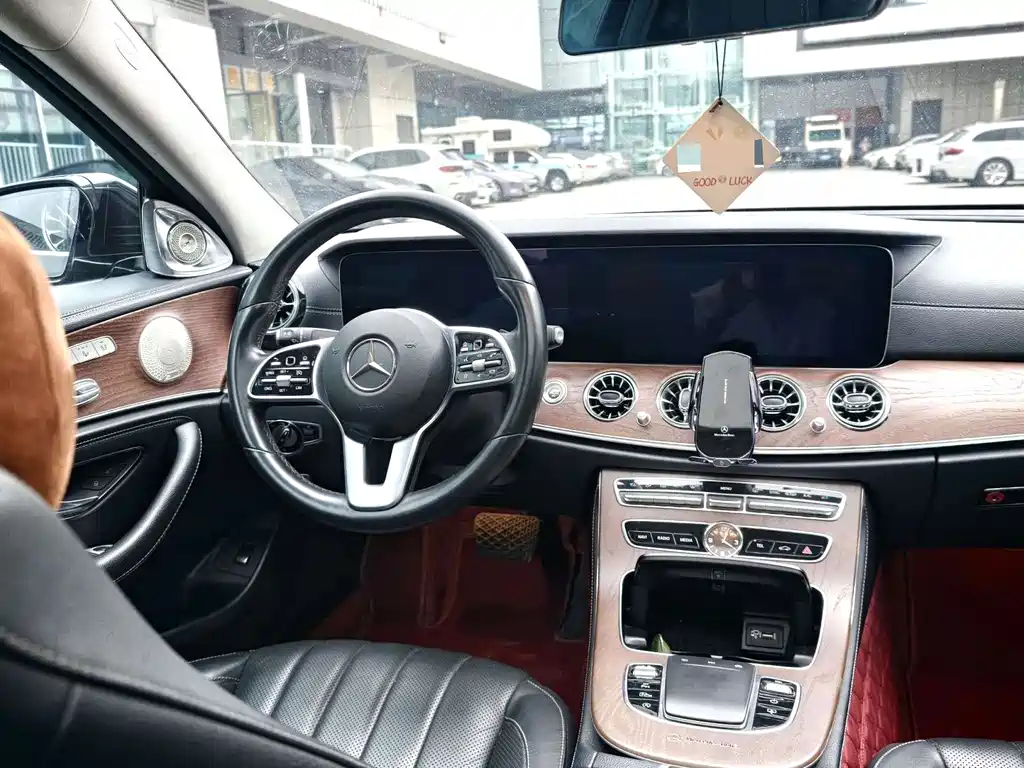 Mercedes-Benz E-Class — миниатюра 3