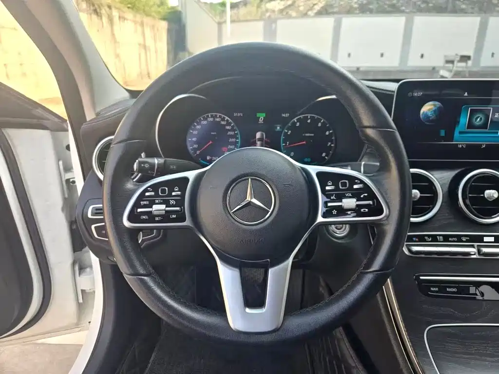 Mercedes-Benz C-Class — миниатюра 6