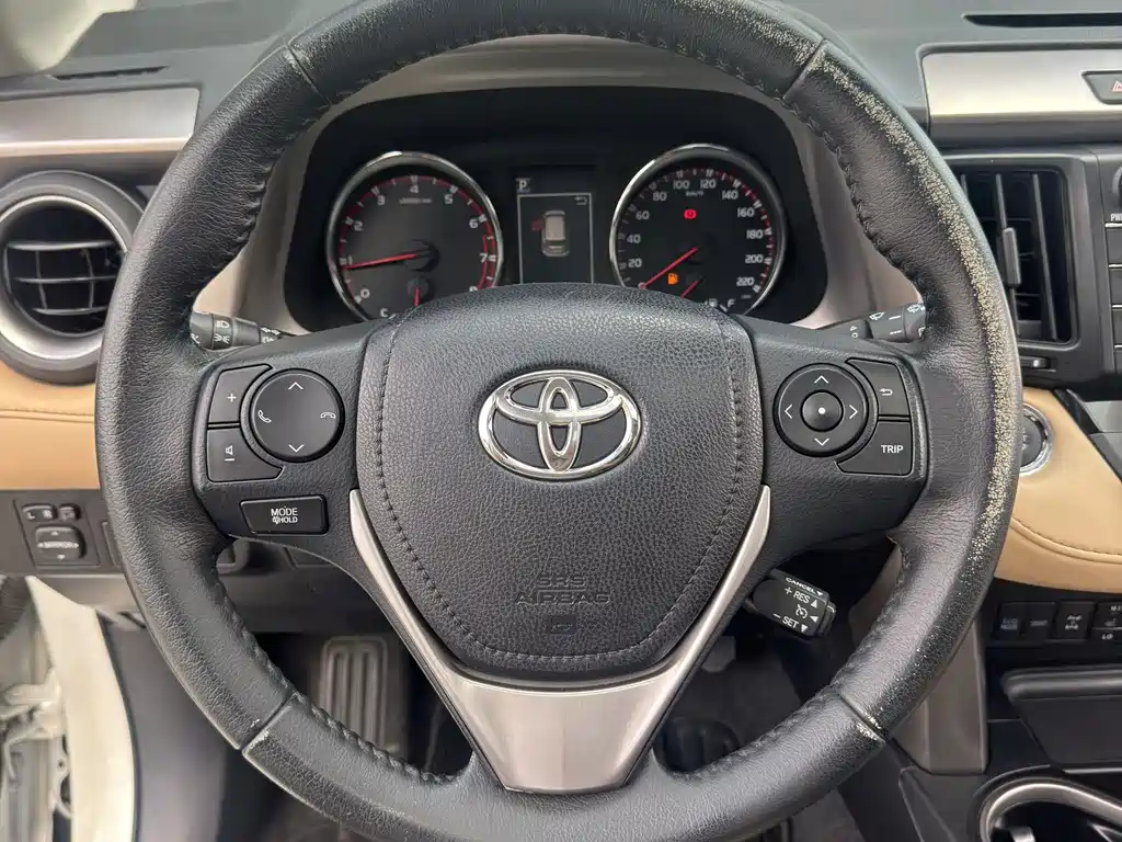 Toyota RAV4 — миниатюра 8