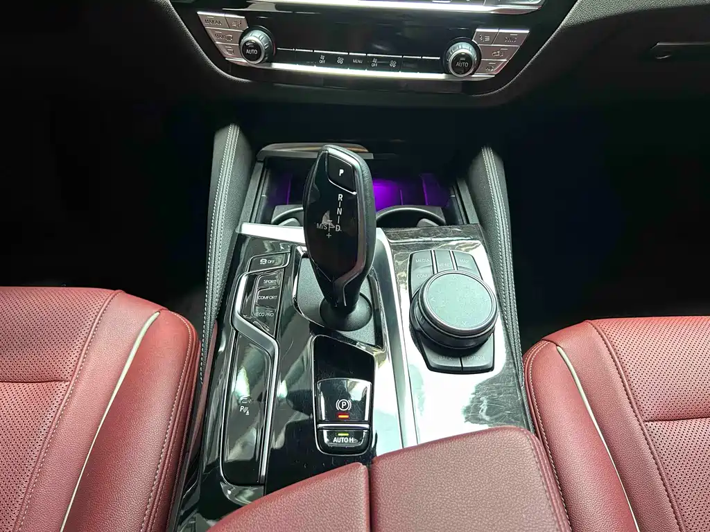 BMW 5 Series — миниатюра 7