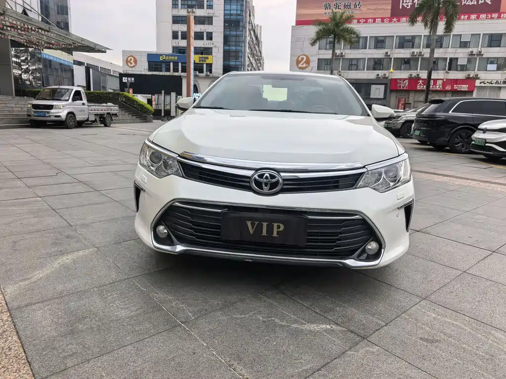 TOYOTA CAMRY
