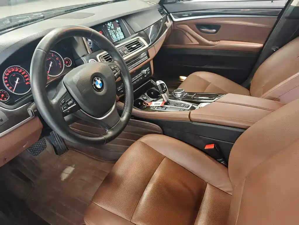 BMW 5 Series — миниатюра 11