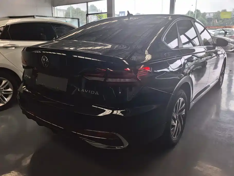 Volkswagen Lavida — миниатюра 3