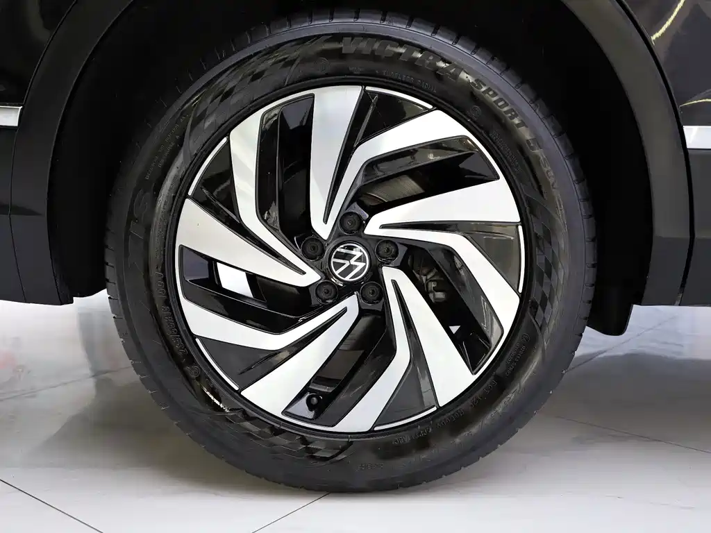Volkswagen Tiguan L — миниатюра 18