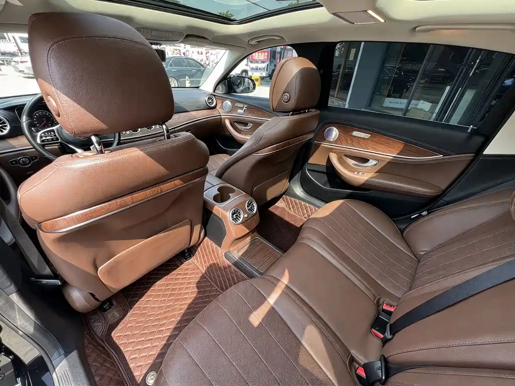 Mercedes-Benz E-Class — миниатюра 10