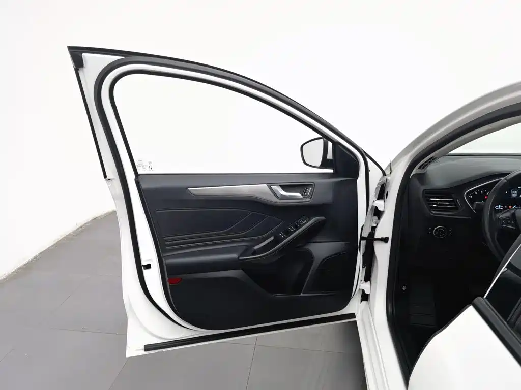 Ford Focus — миниатюра 8
