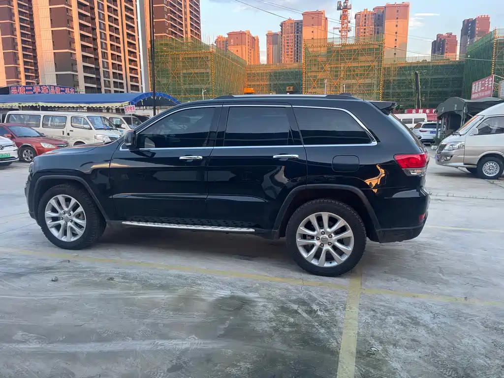 Jeep Grand Cherokee (Import) — миниатюра 8