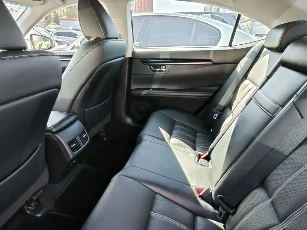 Lexus ES — миниатюра 11