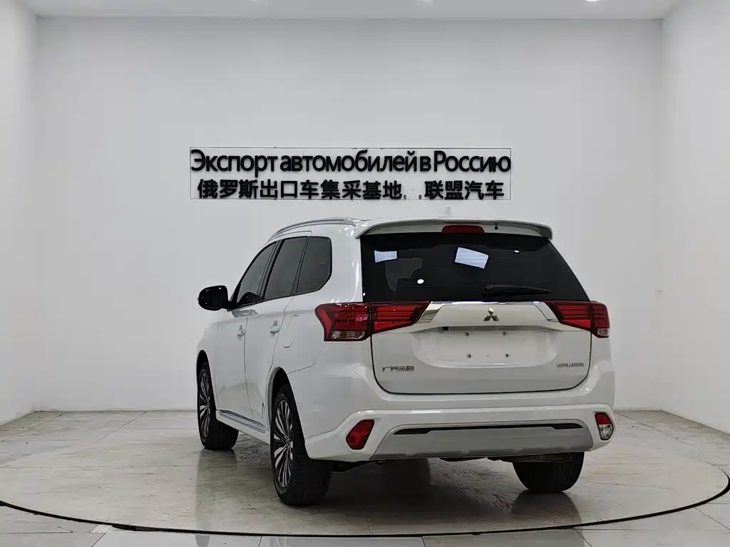 MITSUBISHI OUTLANDER