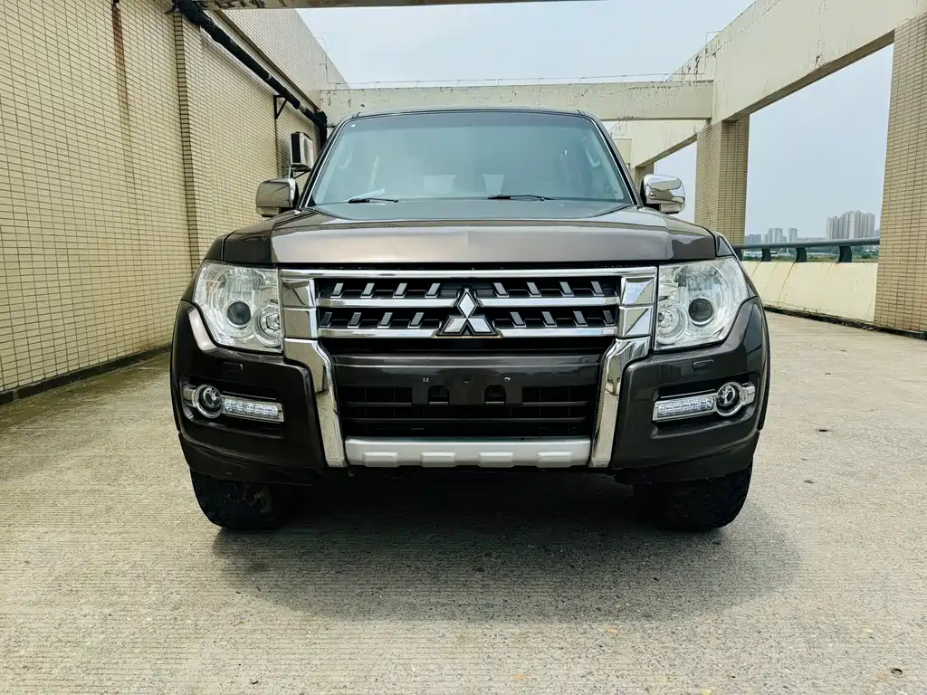 Mitsubishi Pajero (Import) — миниатюра 2