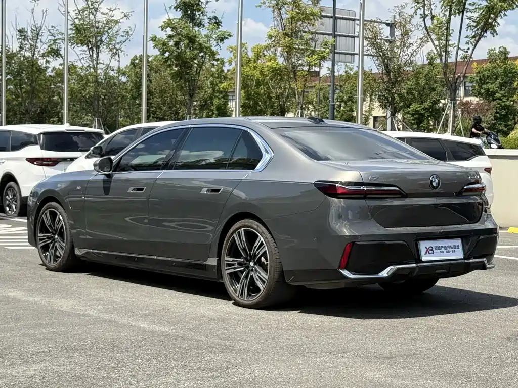 BMW i7 — миниатюра 9