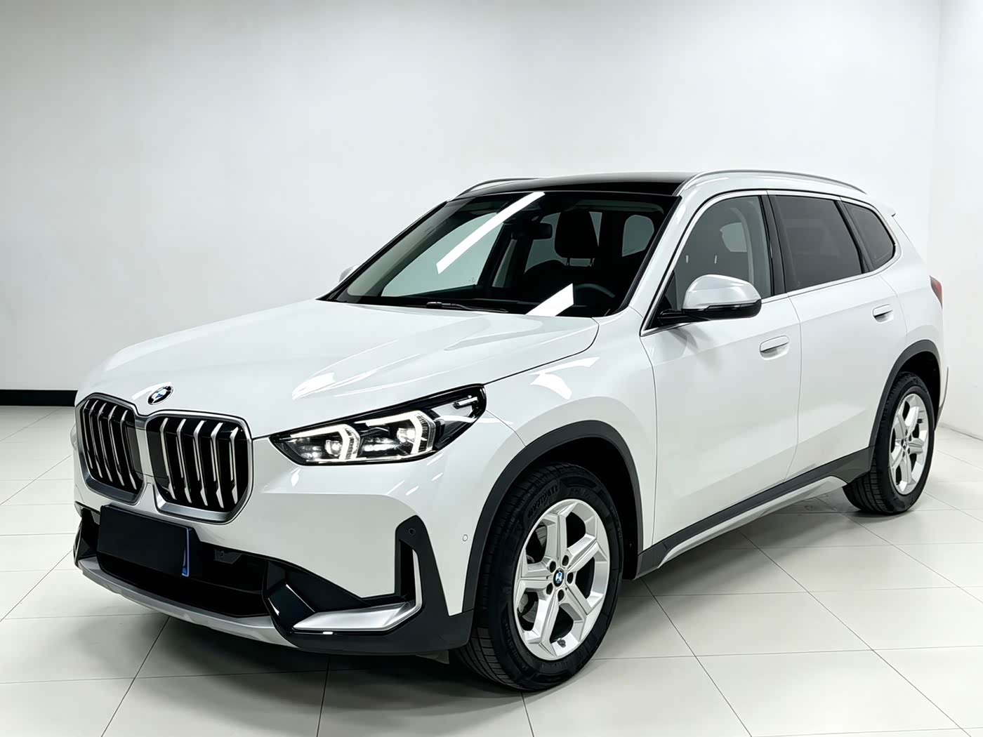 BMW X1 1.5 л 2023 г. Белый, пробег 32000 км