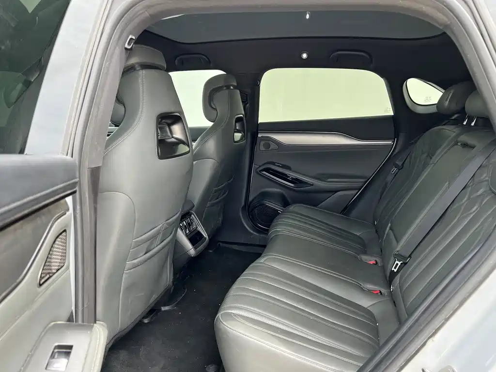 BYD L EV — миниатюра 5