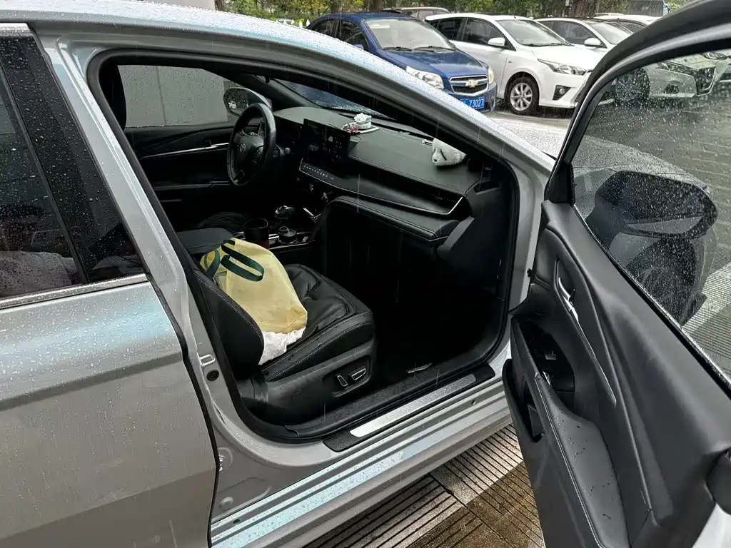 Toyota Camry — миниатюра 7