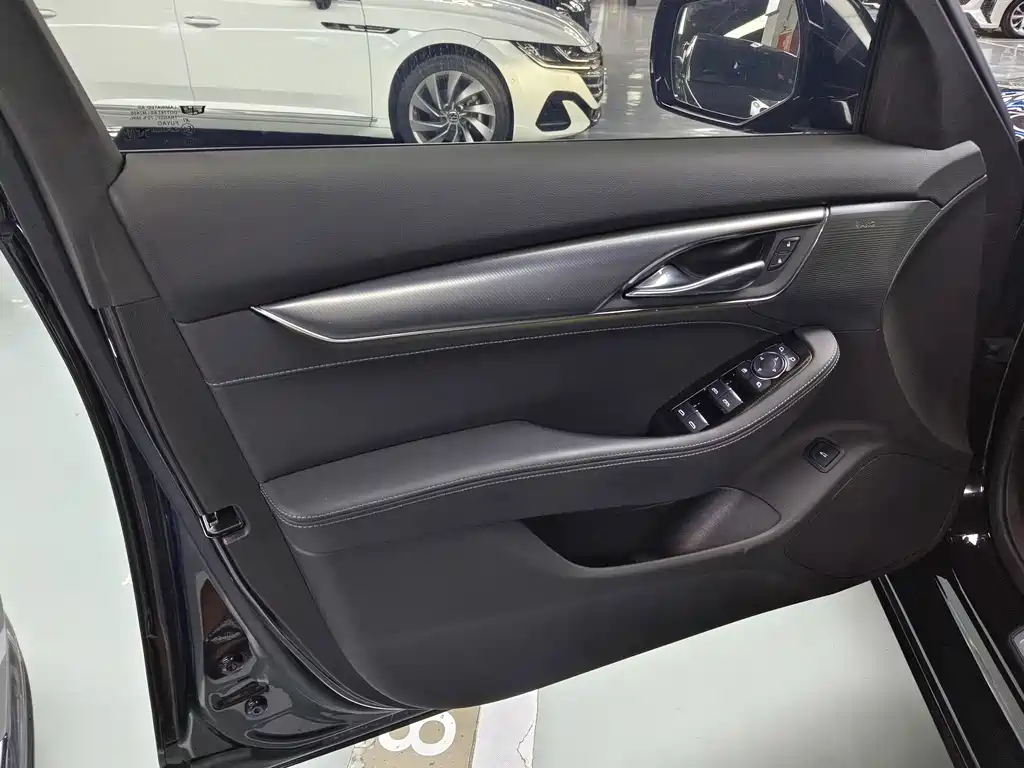 Cadillac CT5 — миниатюра 5
