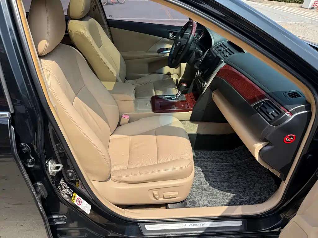 Toyota Camry — миниатюра 17