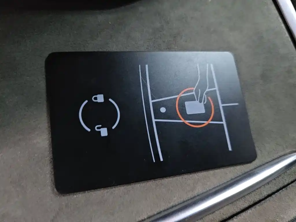 Tesla Model Y — миниатюра 9