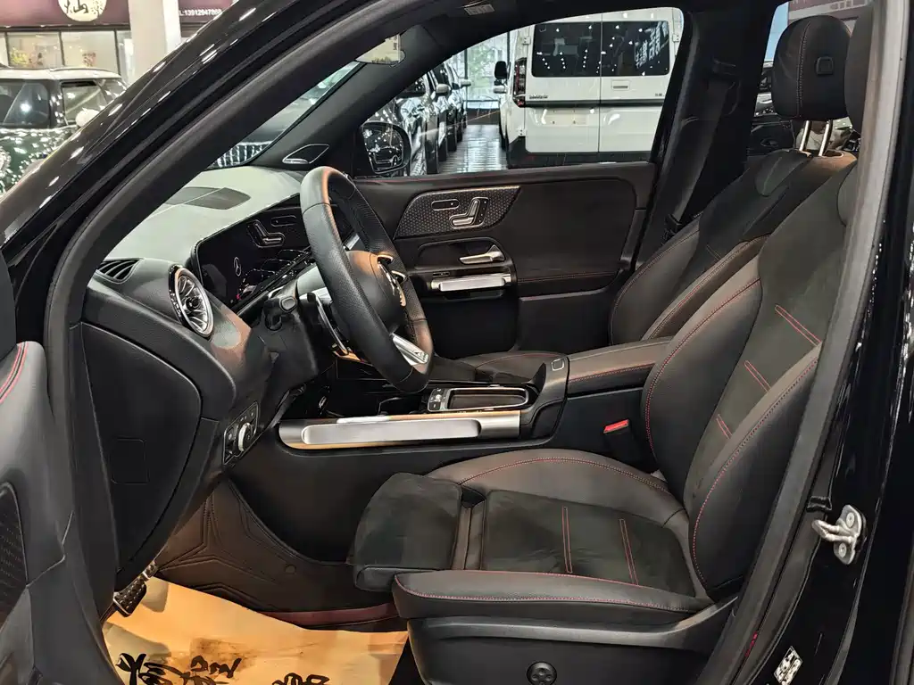 Mercedes-Benz GLB AMG — миниатюра 6
