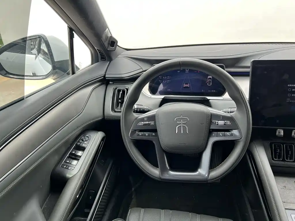 BYD L EV — миниатюра 6
