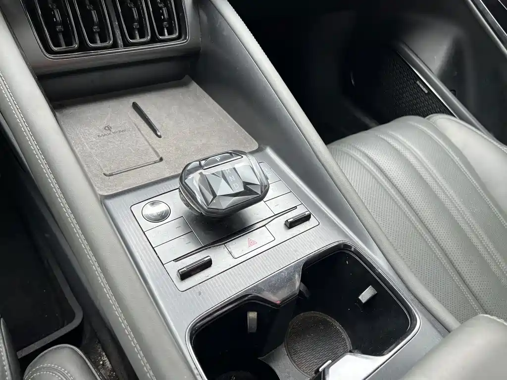 BYD L EV — миниатюра 10