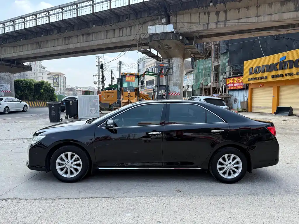 Toyota Camry — миниатюра 4