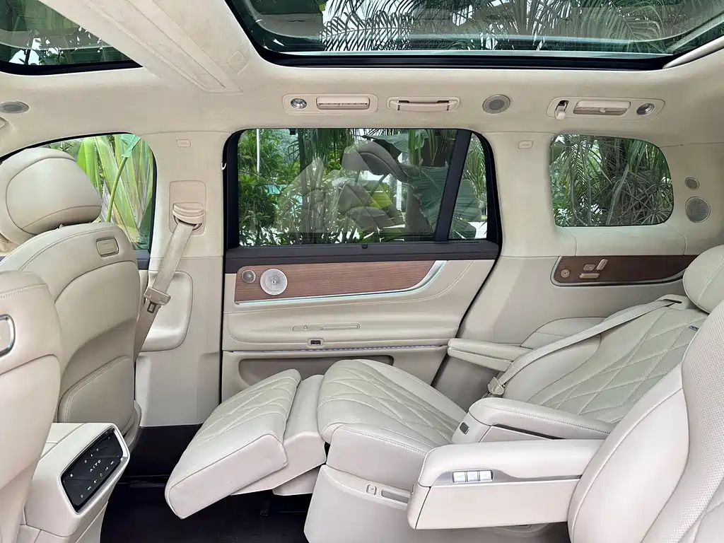 AITO ASK THE WORLD M9