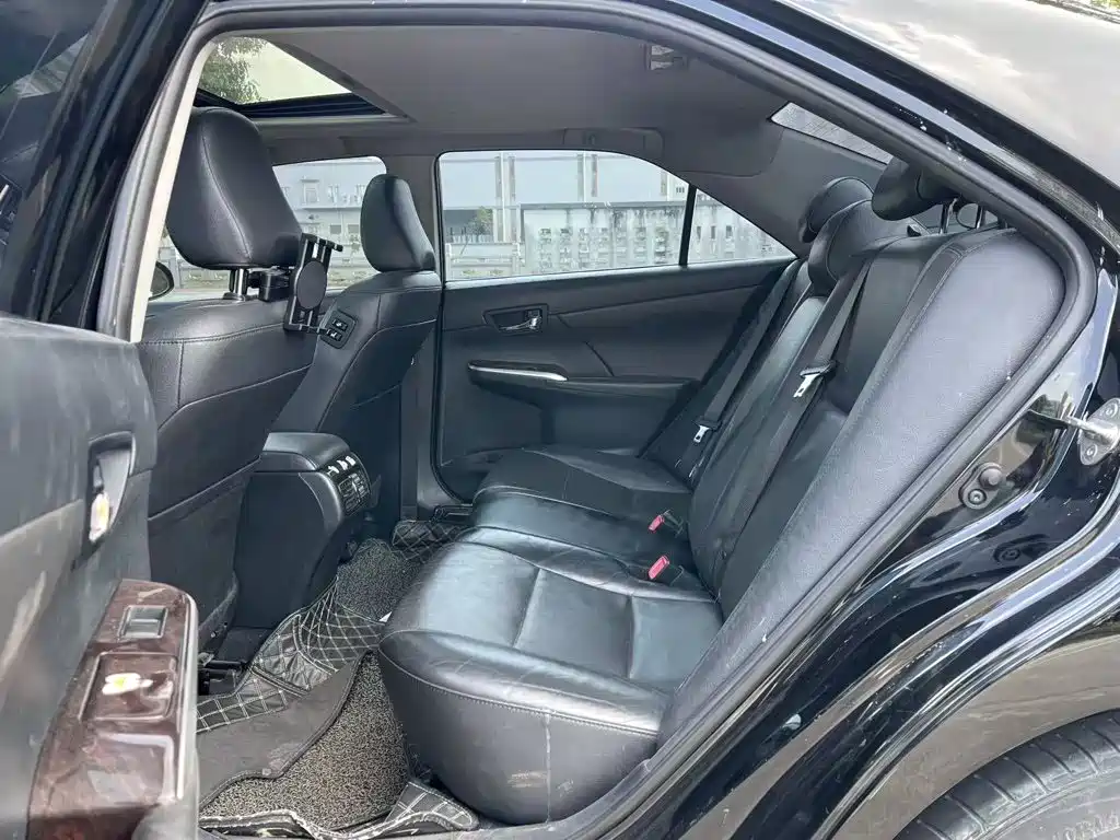 Toyota Camry — миниатюра 6