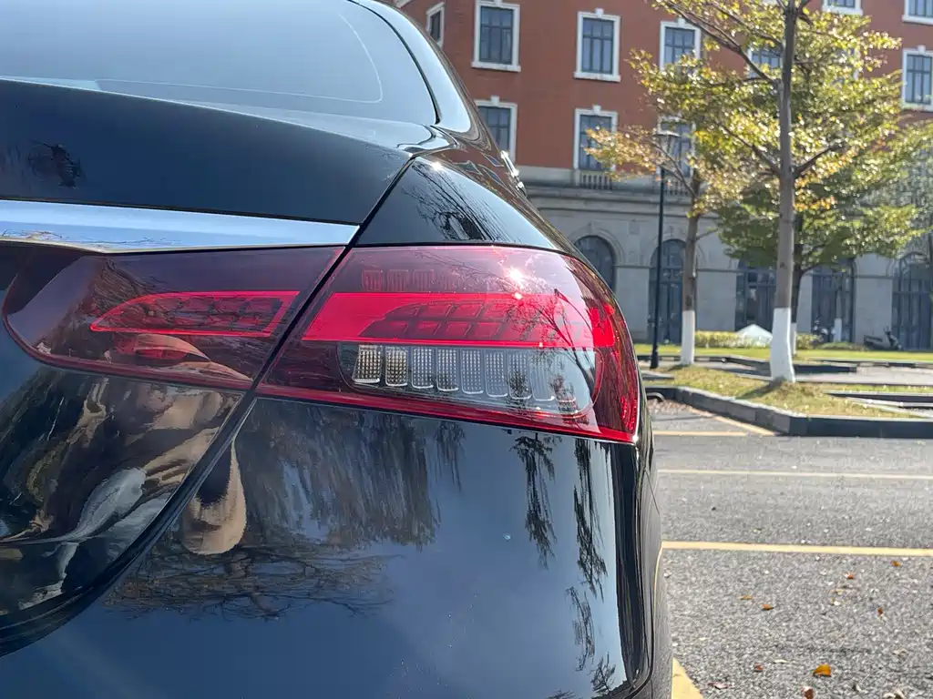 MERCEDES-BENZ E CLASS