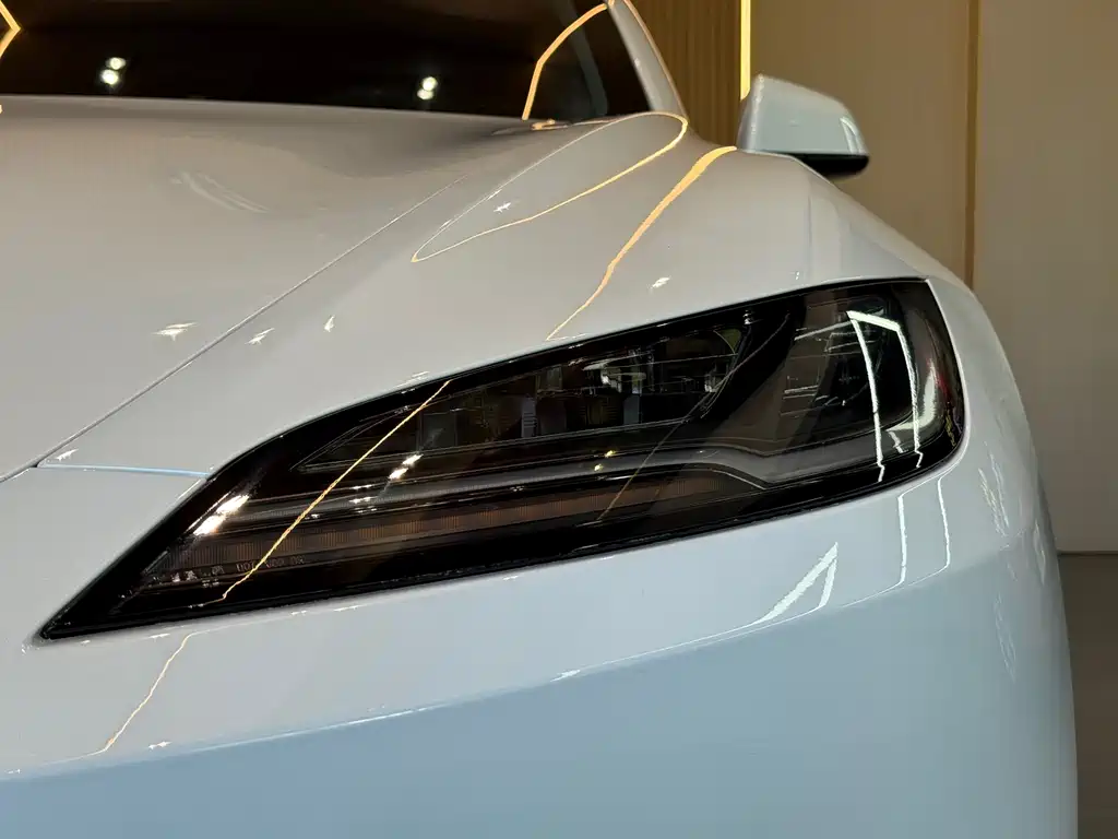 Tesla Model 3 — миниатюра 16