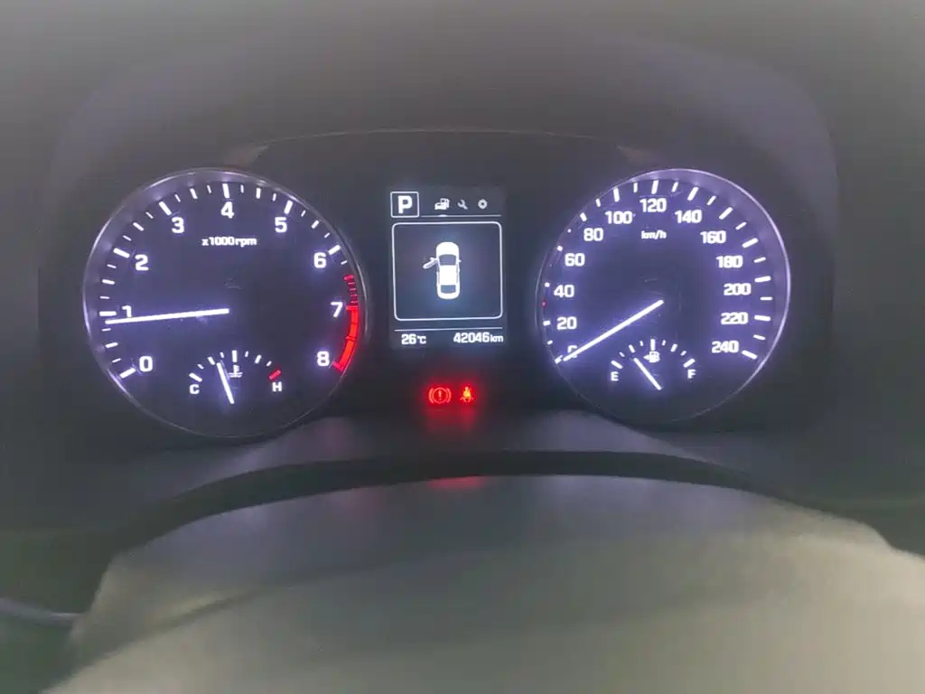 Hyundai Elantra — миниатюра 12