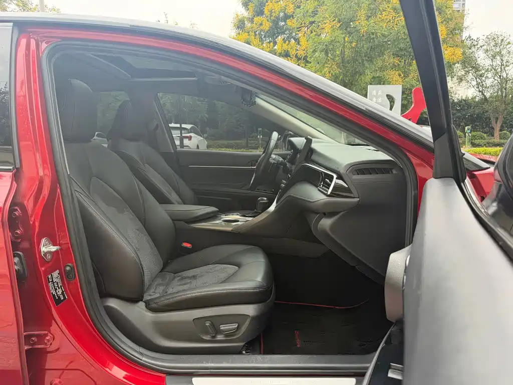 Toyota Camry — миниатюра 12