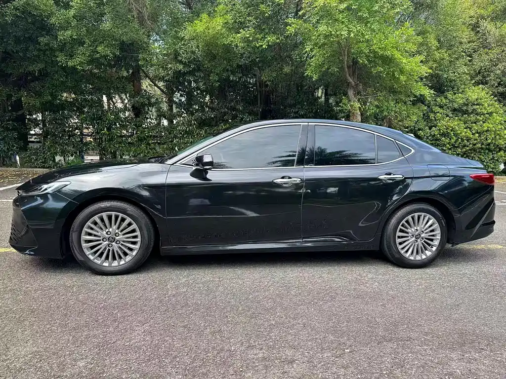 Toyota Camry — миниатюра 8