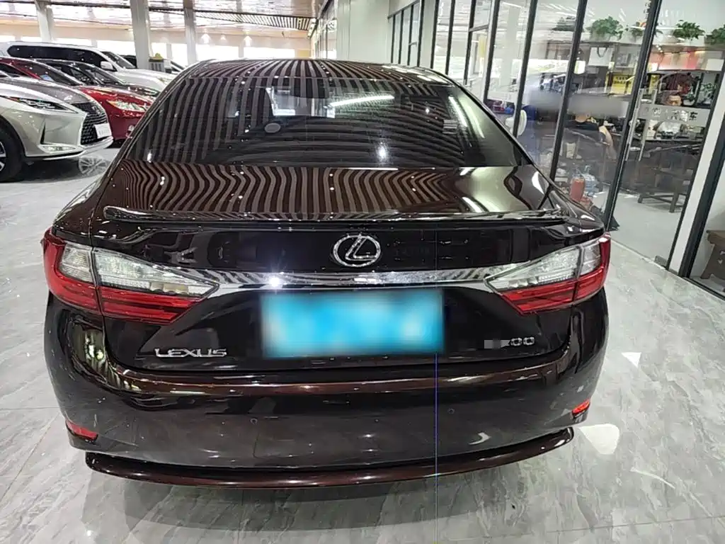 Lexus ES — миниатюра 6