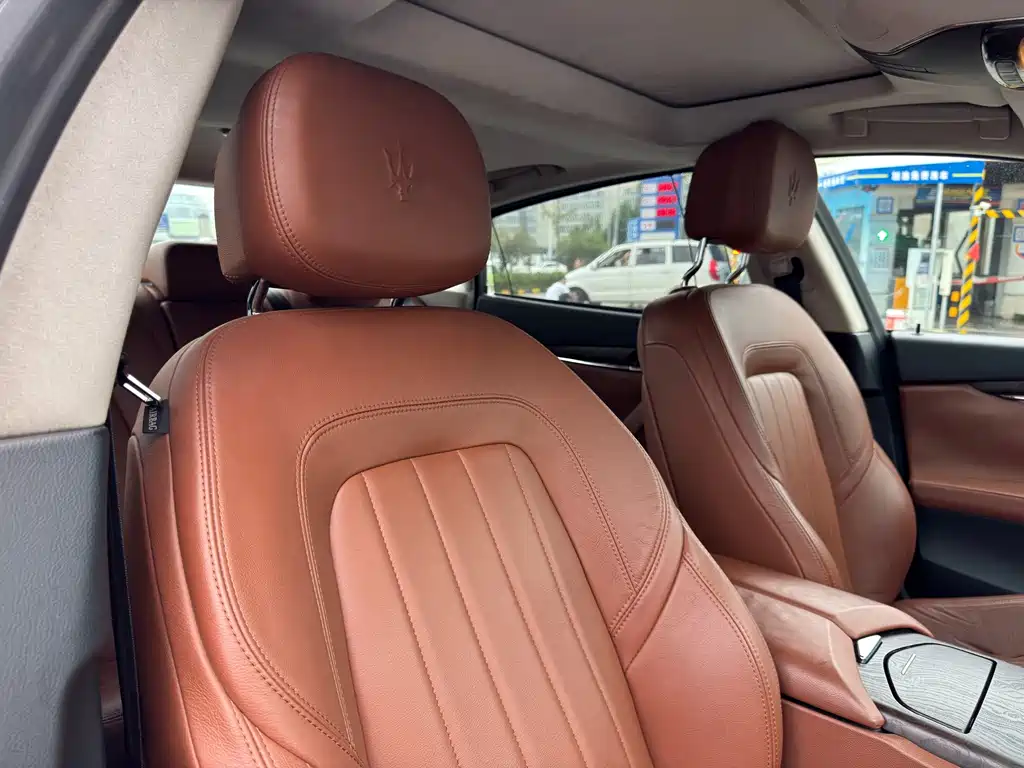 Maserati Quattroporte — миниатюра 15