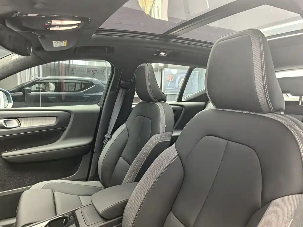 Volvo XC40 — миниатюра 5