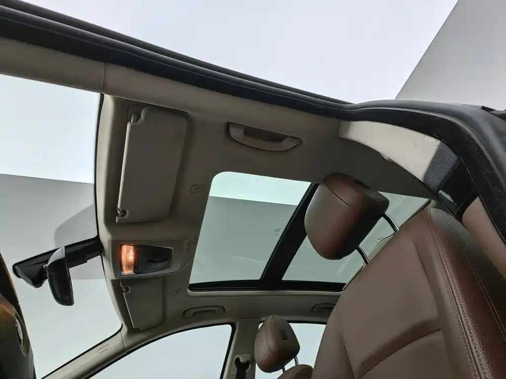 BMW 5 Series GT — миниатюра 14